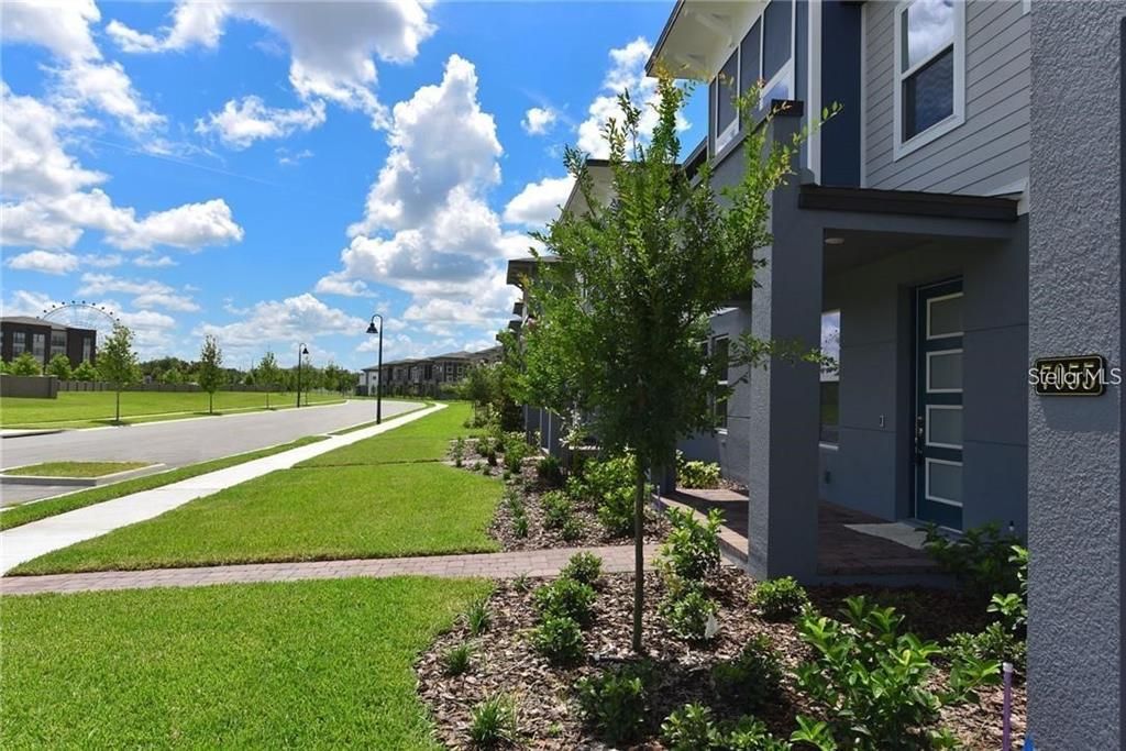 Active With Contract: $3,200 (3 beds, 2 baths, 1621 Square Feet)