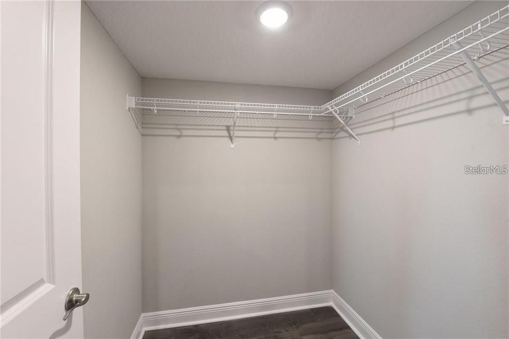Active With Contract: $3,200 (3 beds, 2 baths, 1621 Square Feet)