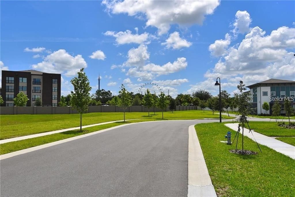 Active With Contract: $3,200 (3 beds, 2 baths, 1621 Square Feet)