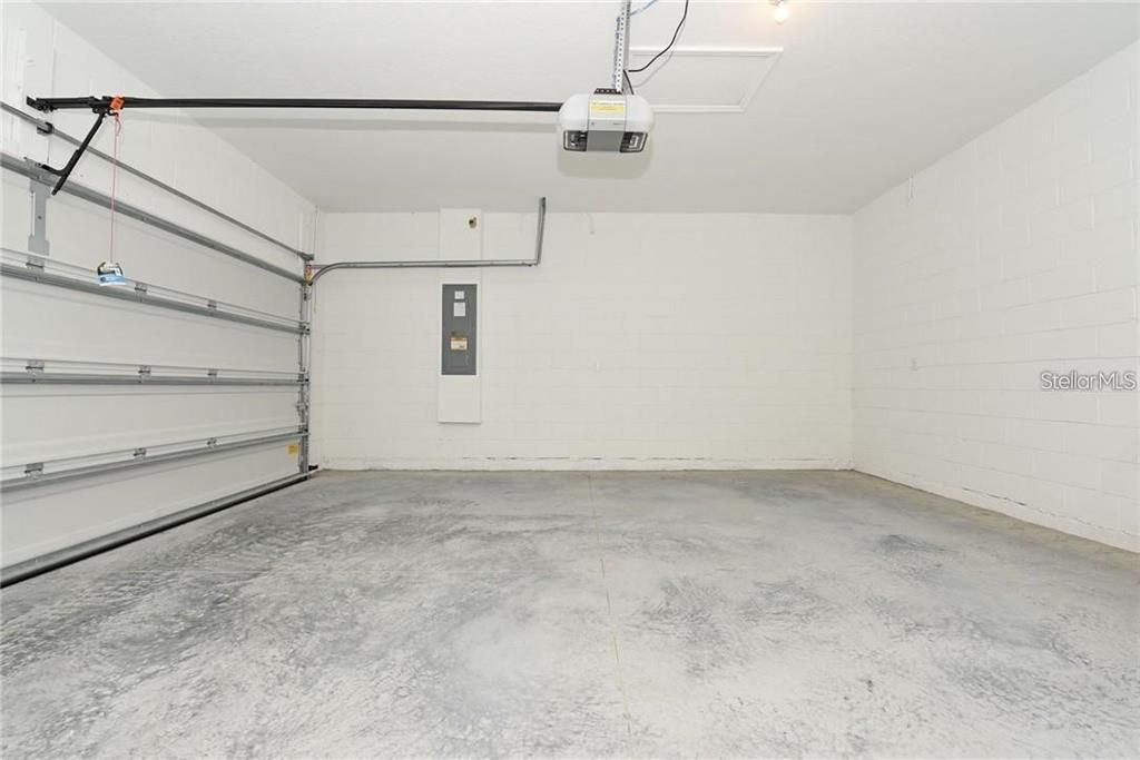 Active With Contract: $3,200 (3 beds, 2 baths, 1621 Square Feet)