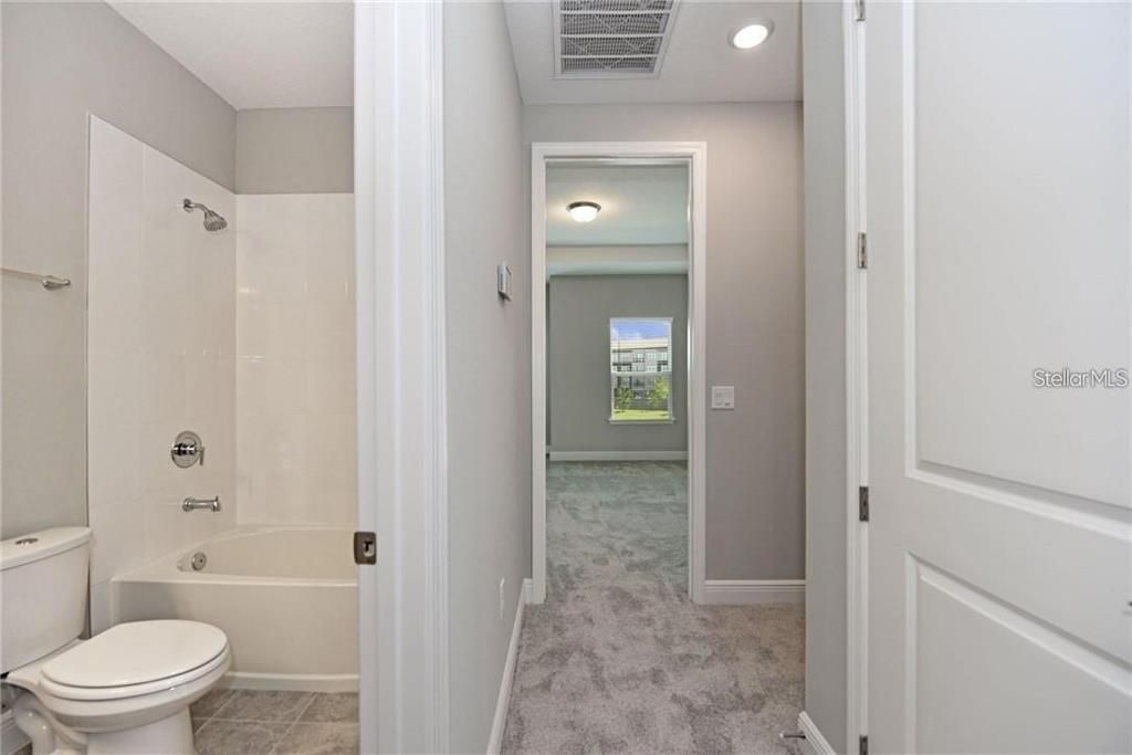 Active With Contract: $3,200 (3 beds, 2 baths, 1621 Square Feet)