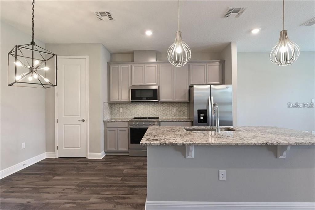 Active With Contract: $3,200 (3 beds, 2 baths, 1621 Square Feet)