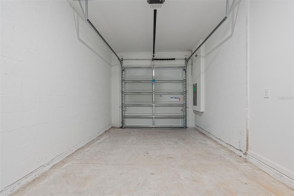 Activo con contrato: $2,000 (3 camas, 2 baños, 1788 Pies cuadrados)