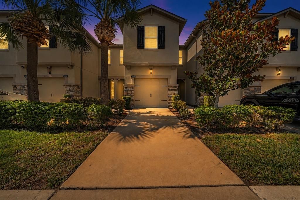 Active With Contract: $286,000 (3 beds, 2 baths, 1716 Square Feet)