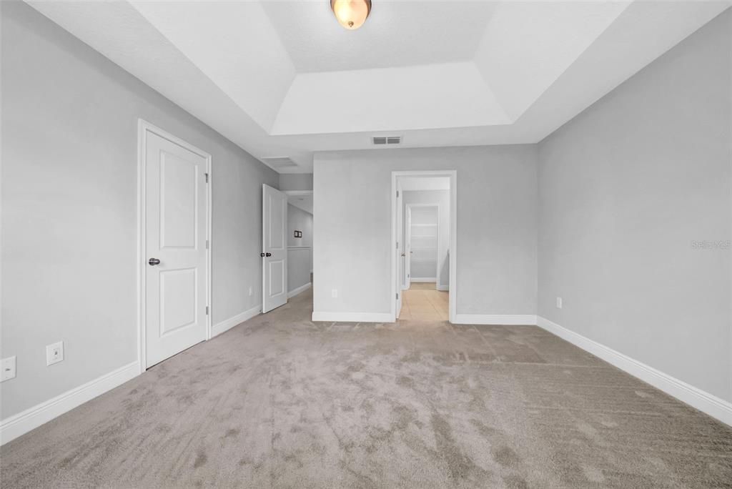 Active With Contract: $286,000 (3 beds, 2 baths, 1716 Square Feet)