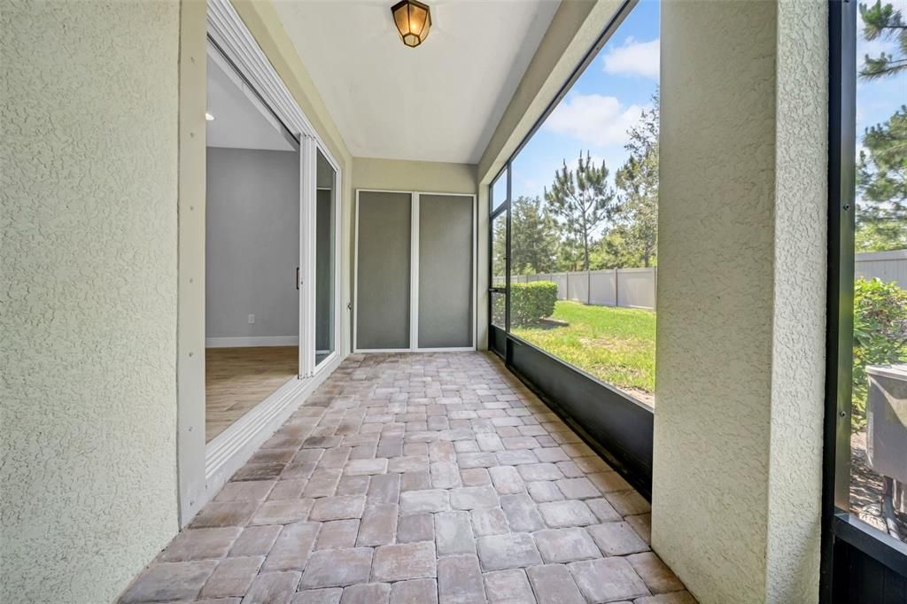 Active With Contract: $286,000 (3 beds, 2 baths, 1716 Square Feet)