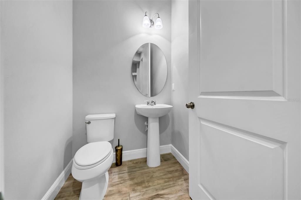 Active With Contract: $286,000 (3 beds, 2 baths, 1716 Square Feet)