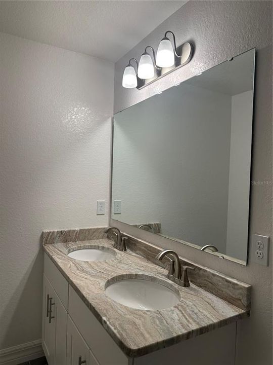 For Rent: $4,500 (5 beds, 4 baths, 3050 Square Feet)