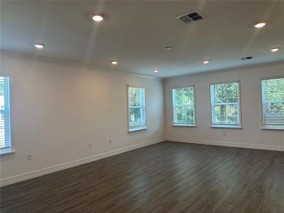 For Rent: $4,500 (5 beds, 4 baths, 3050 Square Feet)