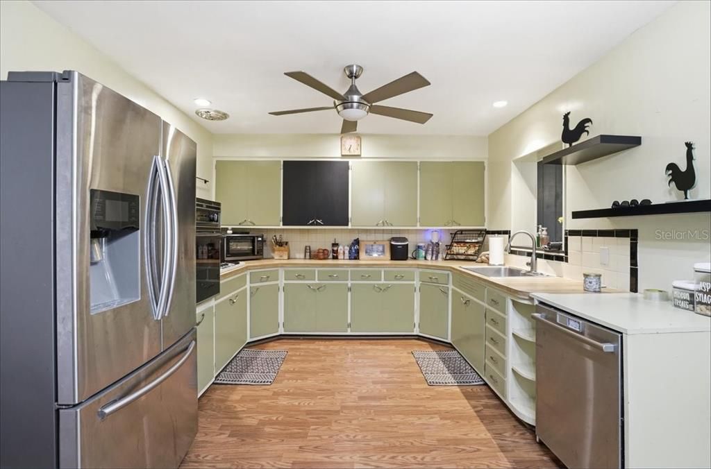 Activo con contrato: $350,000 (3 camas, 3 baños, 2035 Pies cuadrados)