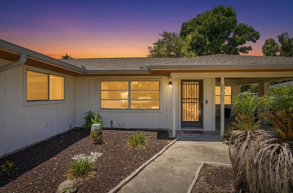 Activo con contrato: $350,000 (3 camas, 3 baños, 2035 Pies cuadrados)