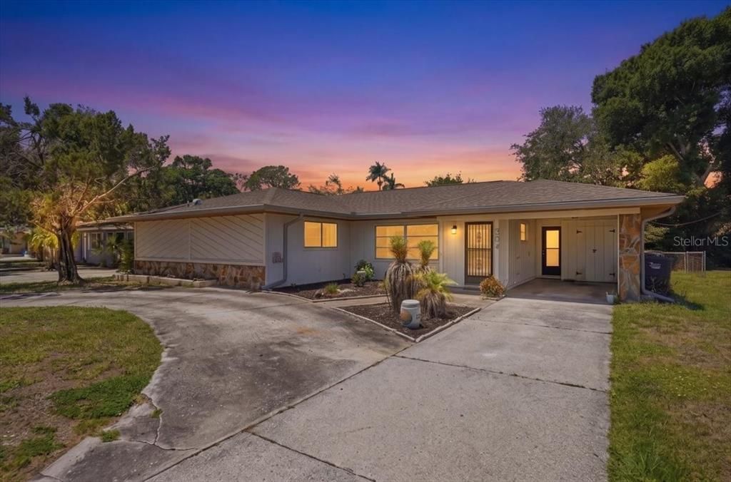 Activo con contrato: $350,000 (3 camas, 3 baños, 2035 Pies cuadrados)