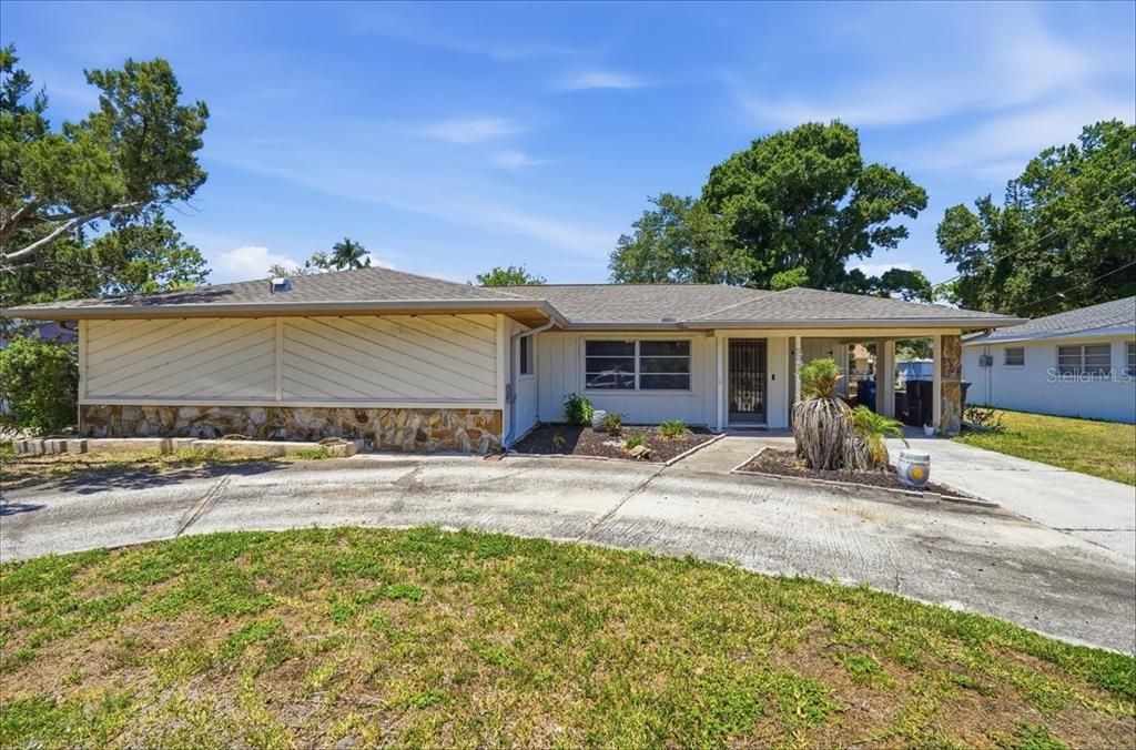 Activo con contrato: $350,000 (3 camas, 3 baños, 2035 Pies cuadrados)