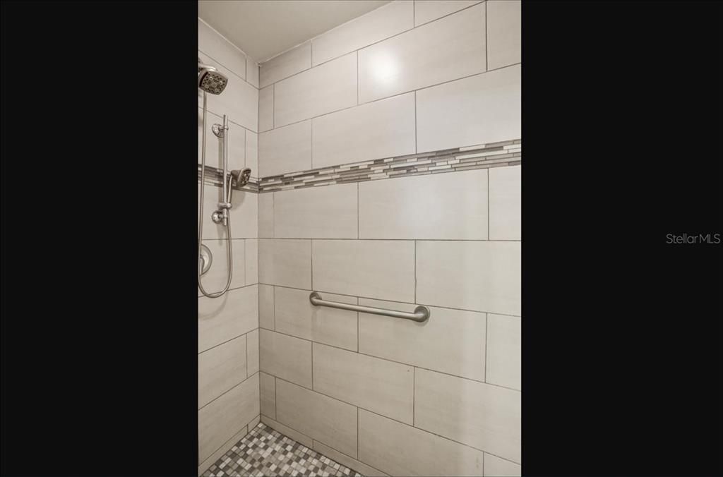 Activo con contrato: $350,000 (3 camas, 3 baños, 2035 Pies cuadrados)