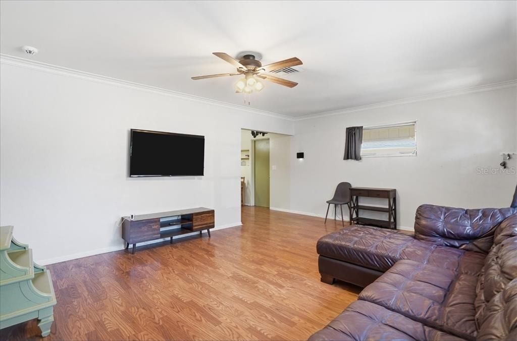 Activo con contrato: $350,000 (3 camas, 3 baños, 2035 Pies cuadrados)