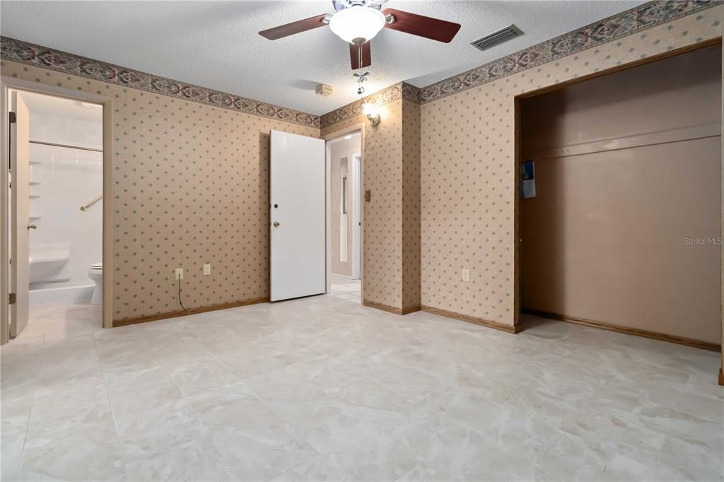 For Sale: $380,000 (3 beds, 2 baths, 1716 Square Feet)