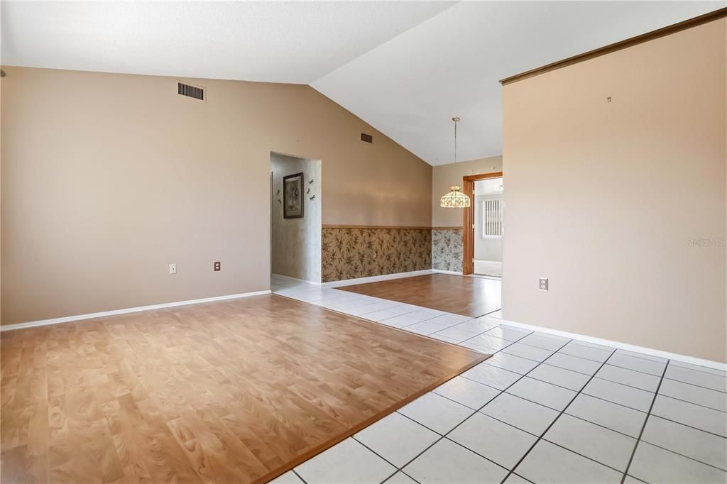 For Sale: $380,000 (3 beds, 2 baths, 1716 Square Feet)