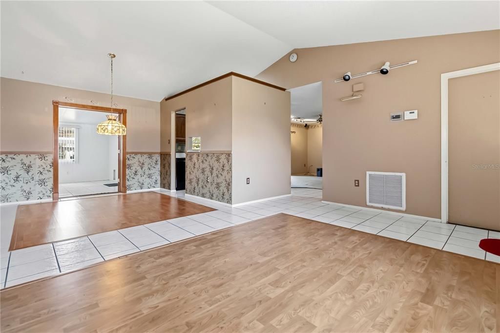 For Sale: $380,000 (3 beds, 2 baths, 1716 Square Feet)