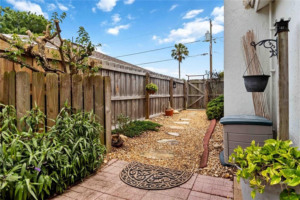For Sale: $380,000 (3 beds, 2 baths, 1716 Square Feet)
