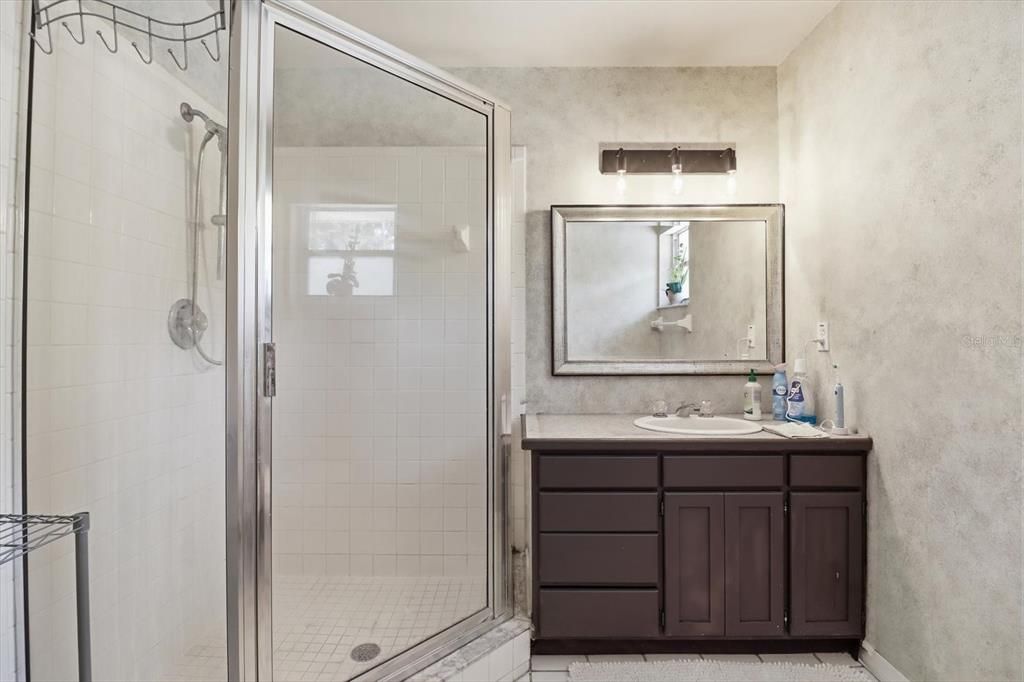 En Venta: $624,999 (4 camas, 3 baños, 2500 Pies cuadrados)