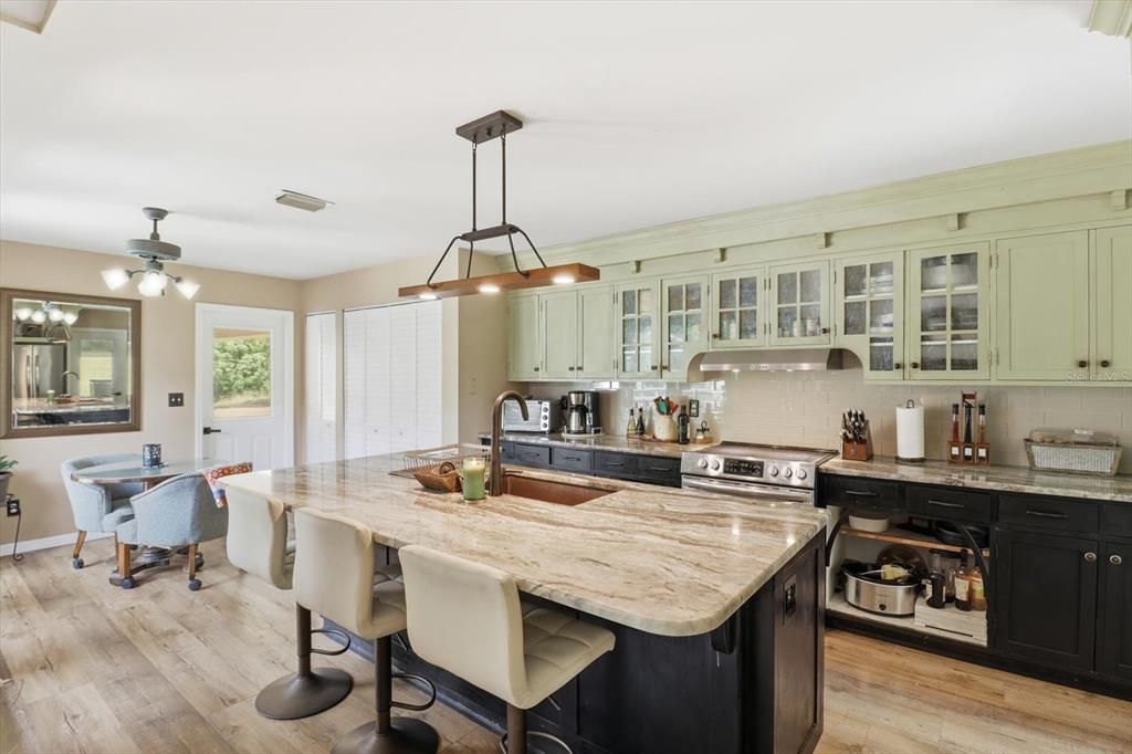 En Venta: $624,999 (4 camas, 3 baños, 2500 Pies cuadrados)