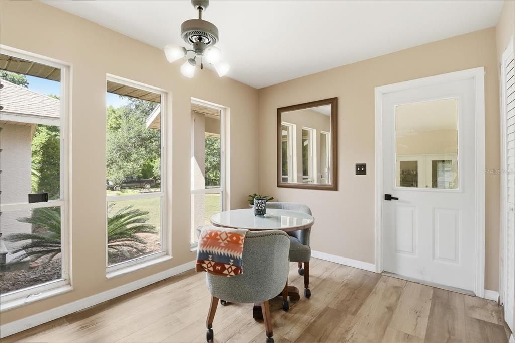 En Venta: $624,999 (4 camas, 3 baños, 2500 Pies cuadrados)