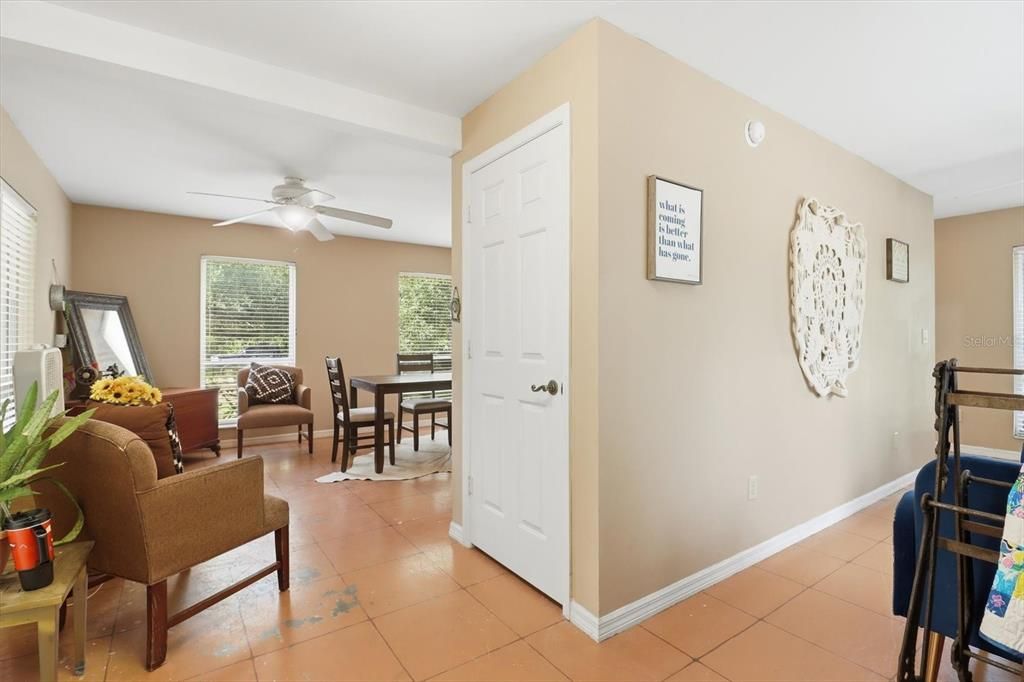 En Venta: $624,999 (4 camas, 3 baños, 2500 Pies cuadrados)