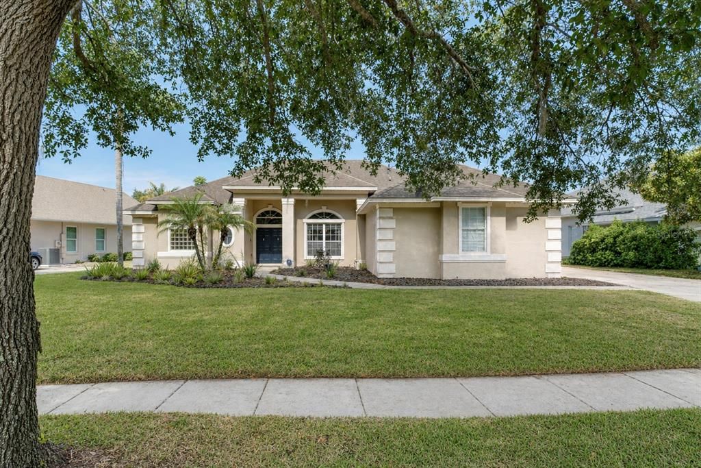 Activo con contrato: $674,000 (4 camas, 3 baños, 2614 Pies cuadrados)