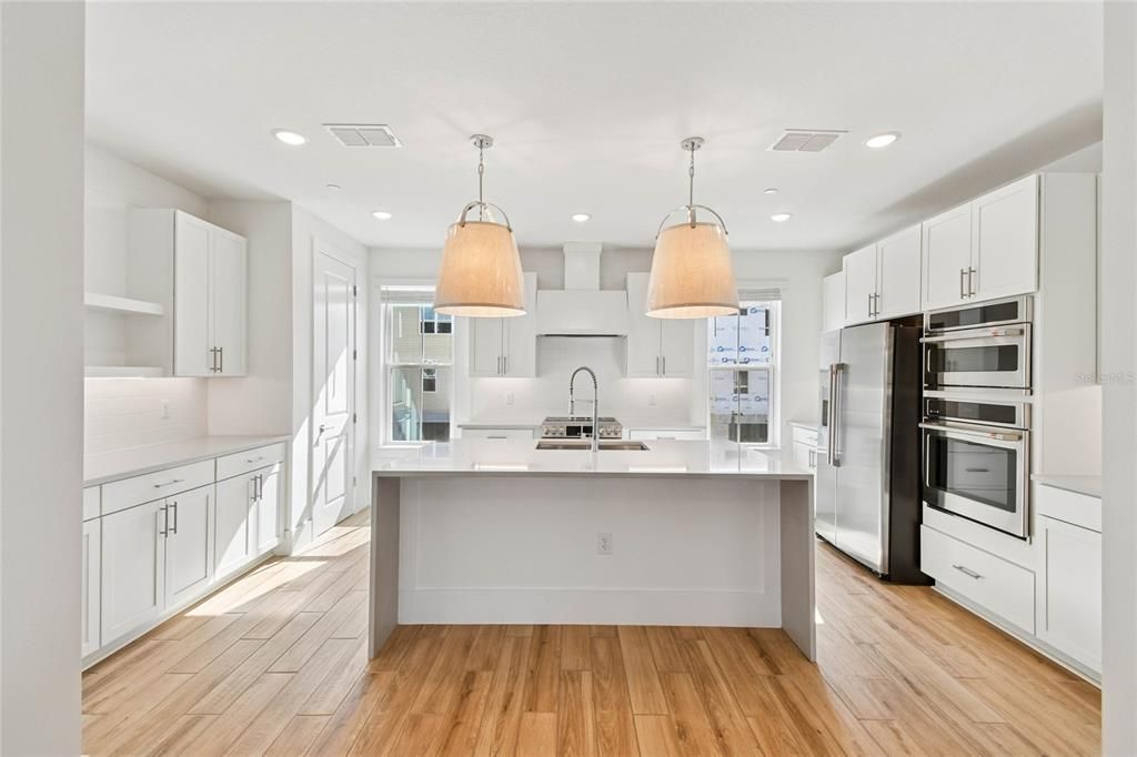 En Venta: $469,990 (4 camas, 3 baños, 2025 Pies cuadrados)