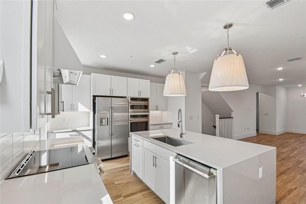 En Venta: $469,990 (4 camas, 3 baños, 2025 Pies cuadrados)