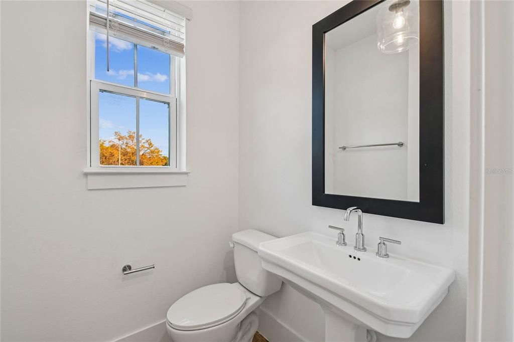 En Venta: $469,990 (4 camas, 3 baños, 2025 Pies cuadrados)