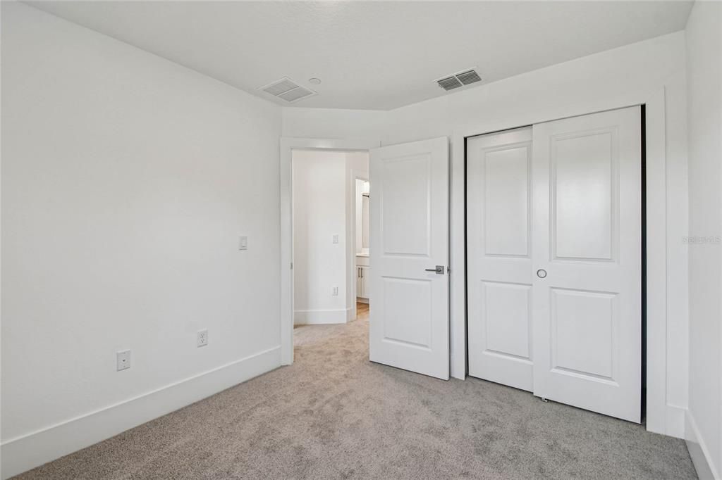 En Venta: $469,990 (4 camas, 3 baños, 2025 Pies cuadrados)