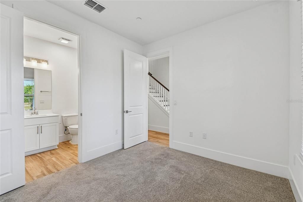 En Venta: $469,990 (4 camas, 3 baños, 2025 Pies cuadrados)