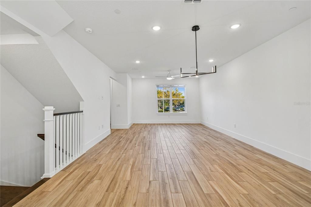 En Venta: $469,990 (4 camas, 3 baños, 2025 Pies cuadrados)