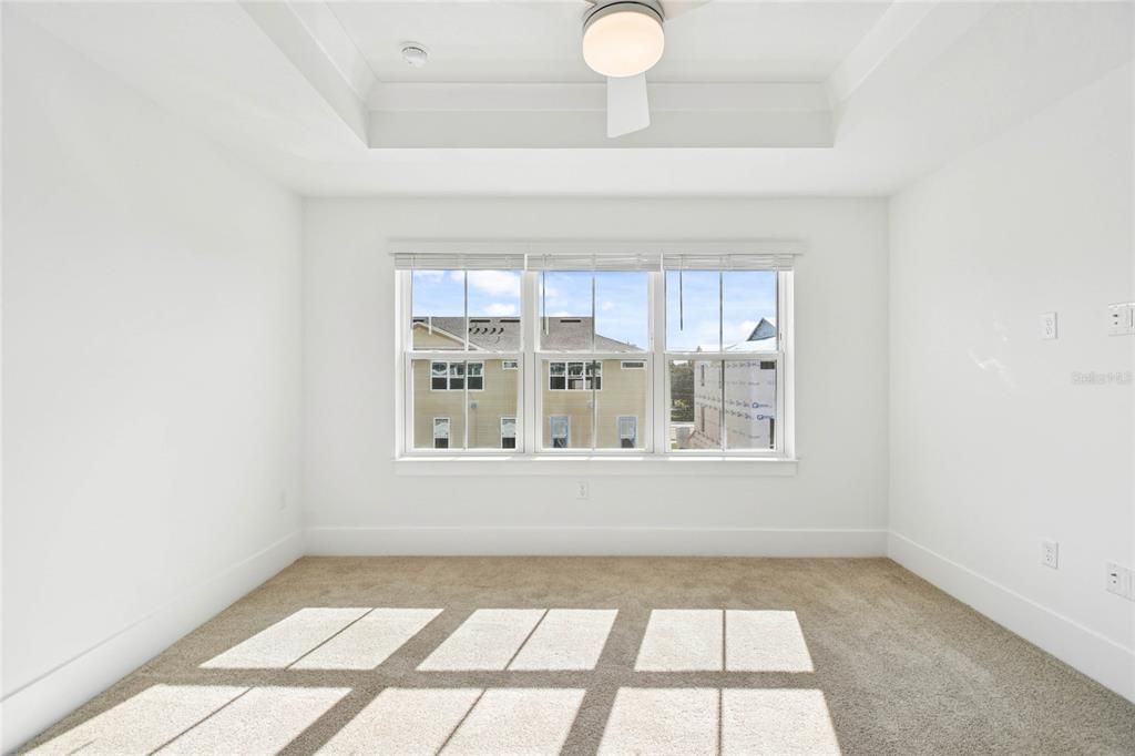 En Venta: $469,990 (4 camas, 3 baños, 2025 Pies cuadrados)