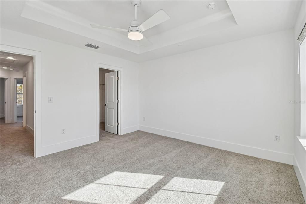 En Venta: $469,990 (4 camas, 3 baños, 2025 Pies cuadrados)