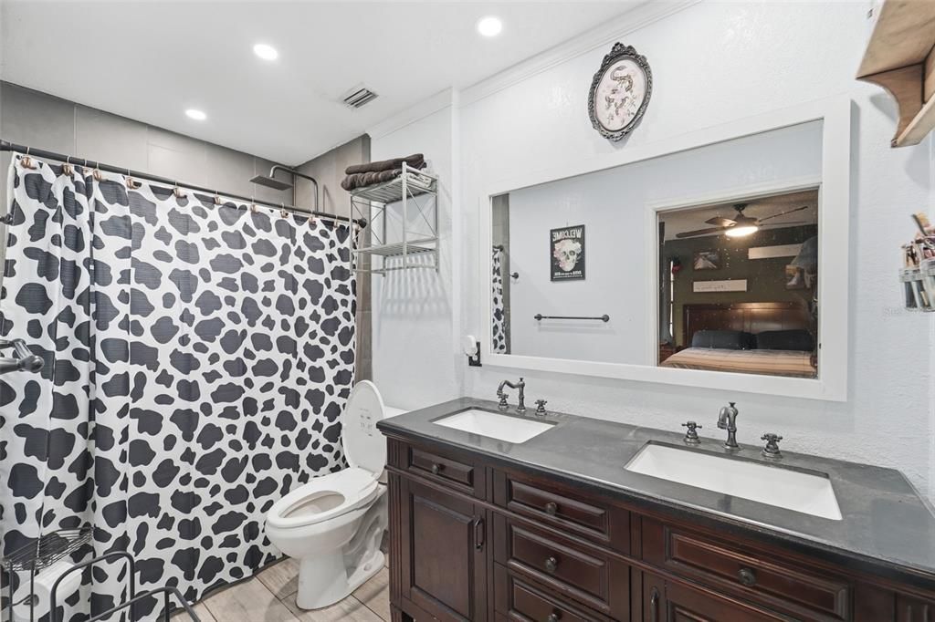 For Sale: $225,000 (2 beds, 2 baths, 1232 Square Feet)