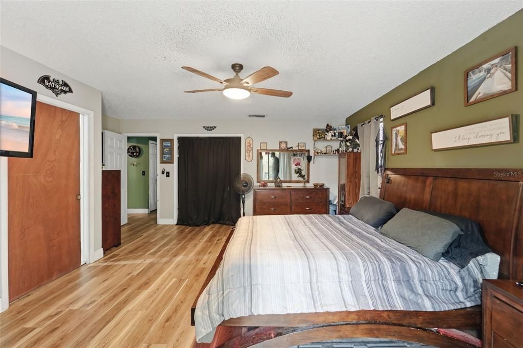 For Sale: $225,000 (2 beds, 2 baths, 1232 Square Feet)