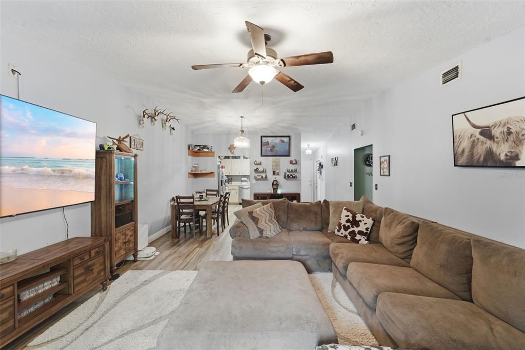 For Sale: $225,000 (2 beds, 2 baths, 1232 Square Feet)