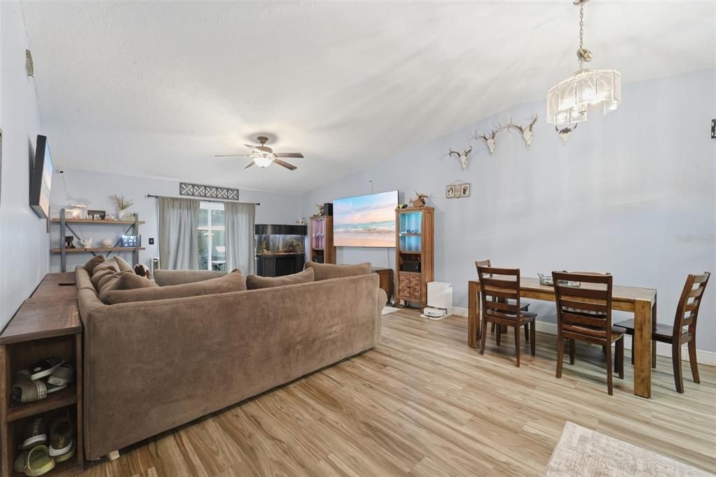 For Sale: $225,000 (2 beds, 2 baths, 1232 Square Feet)
