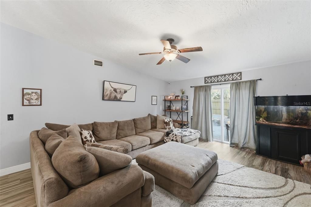 For Sale: $225,000 (2 beds, 2 baths, 1232 Square Feet)