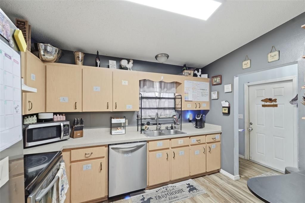 For Sale: $225,000 (2 beds, 2 baths, 1232 Square Feet)