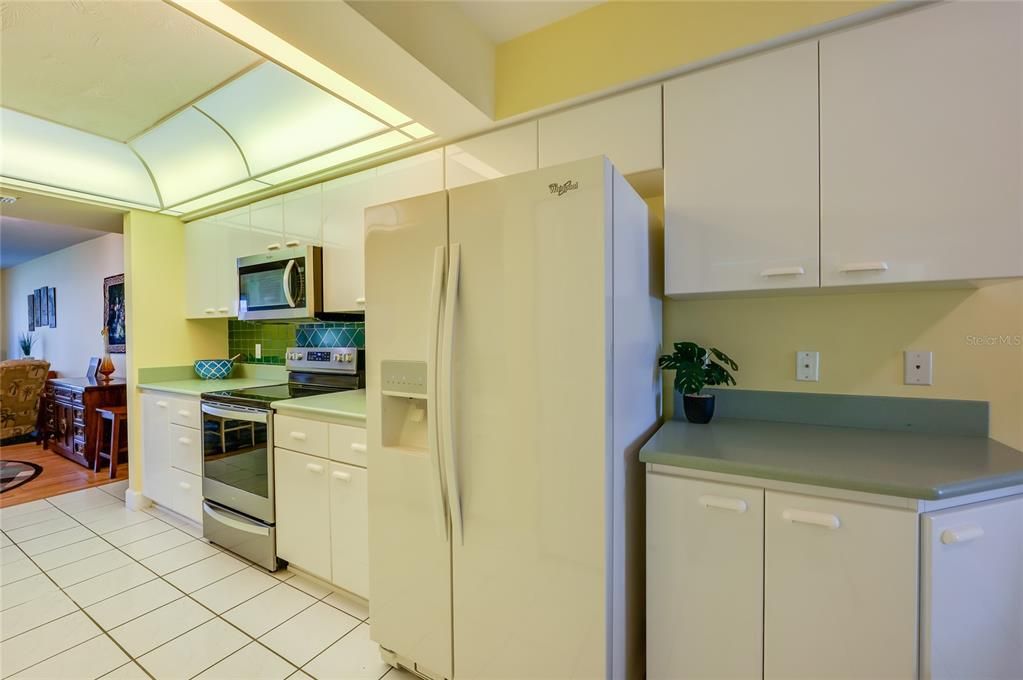 For Sale: $425,000 (2 beds, 2 baths, 1500 Square Feet)