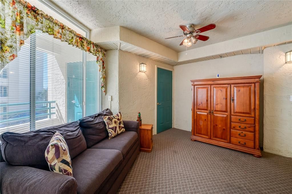 For Sale: $425,000 (2 beds, 2 baths, 1500 Square Feet)