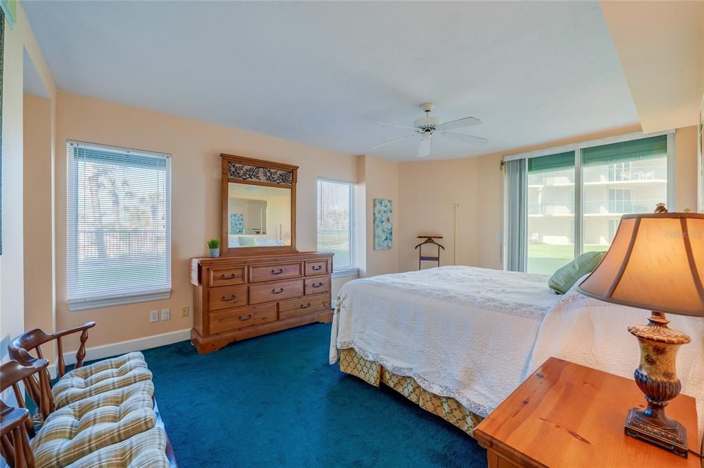 For Sale: $425,000 (2 beds, 2 baths, 1500 Square Feet)