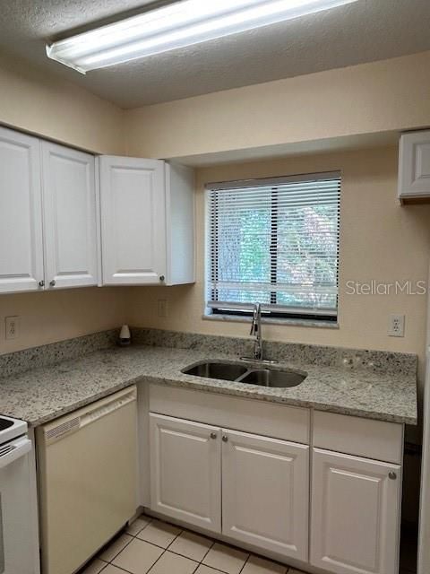 For Sale: $159,900 (2 beds, 2 baths, 1000 Square Feet)