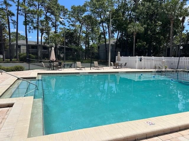 For Sale: $159,900 (2 beds, 2 baths, 1000 Square Feet)