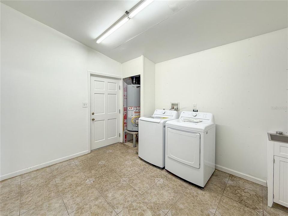 For Rent: $4,500 (3 beds, 2 baths, 2178 Square Feet)
