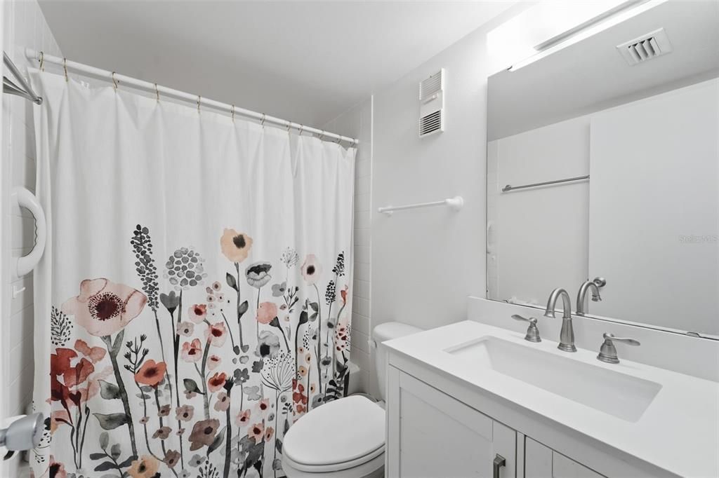 Activo con contrato: $149,900 (2 camas, 2 baños, 897 Pies cuadrados)