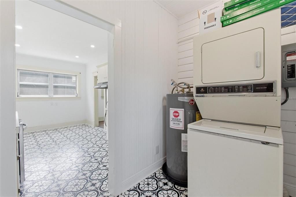 На продажу: $393,000 (3 спален, 1 ванн, 1865 Квадратных фут)